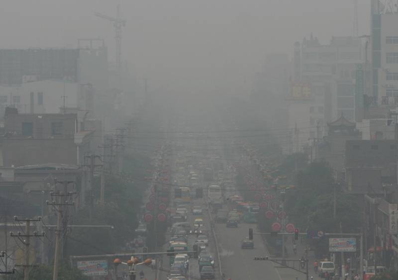 Vista de una de las calles principales de Linfen (China), que ha sido nombrada por algunas organizaciones como la ciudad más contaminada del mundo. / Sheila