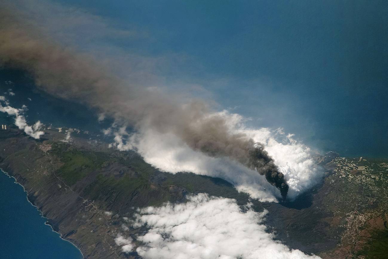La imagen de la erupción del volcán de La Palma captada desde la Estación Espacial Internacional ha ganado el Torneo de la Tierra