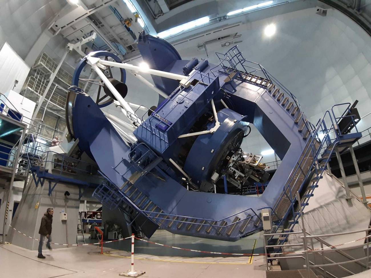 Telescopio de Calar Alto con instrumento CARMENES