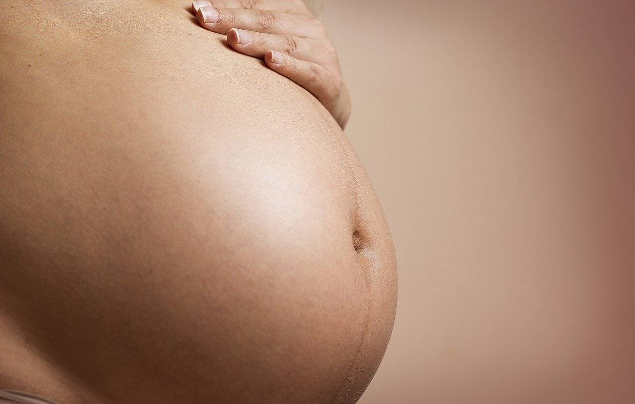 riesgo de neumonía grave por COVID-19 en pacientes embarazadas es superior al de mujeres con la misma edad