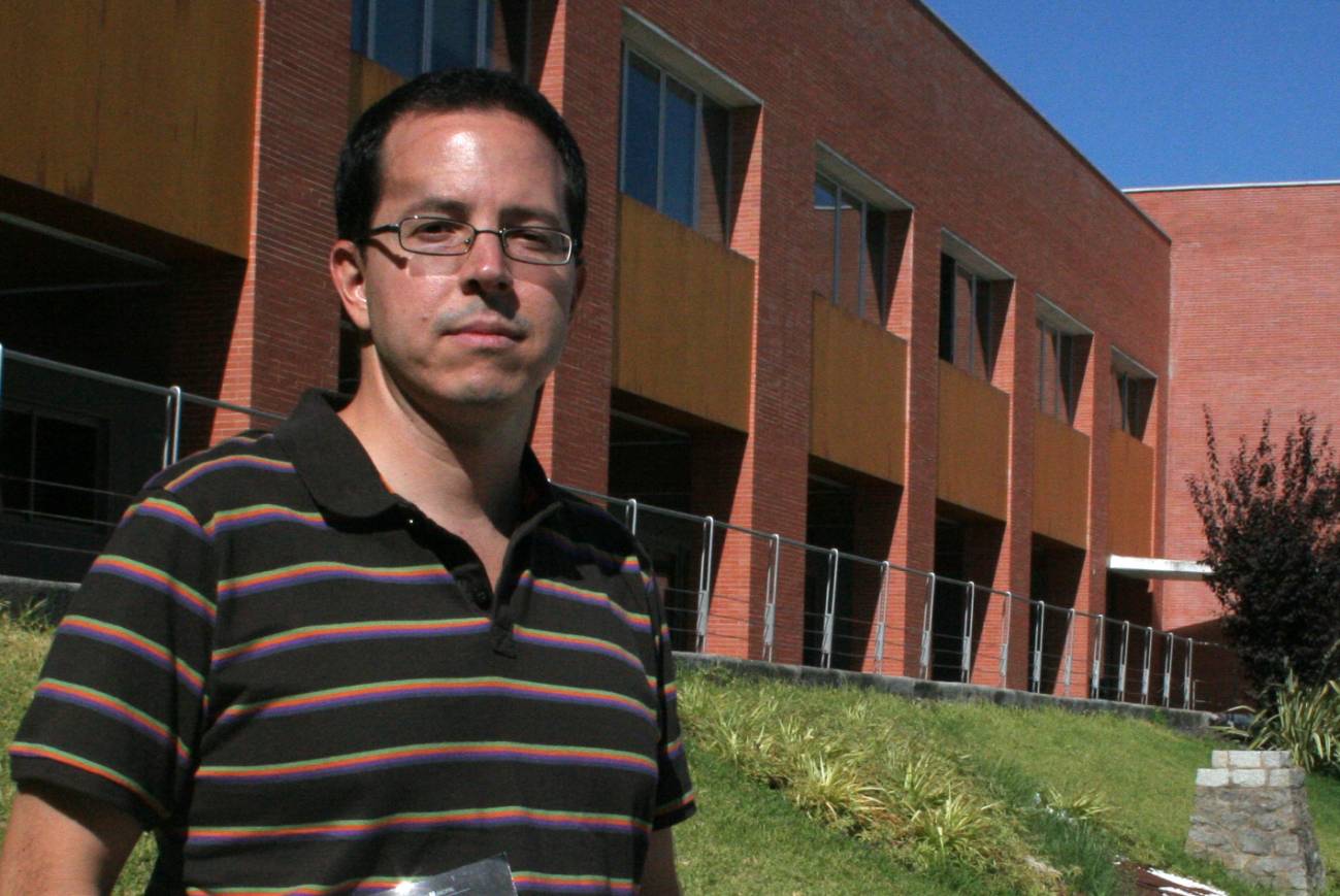 Francisco Toscano es autor de la publicación