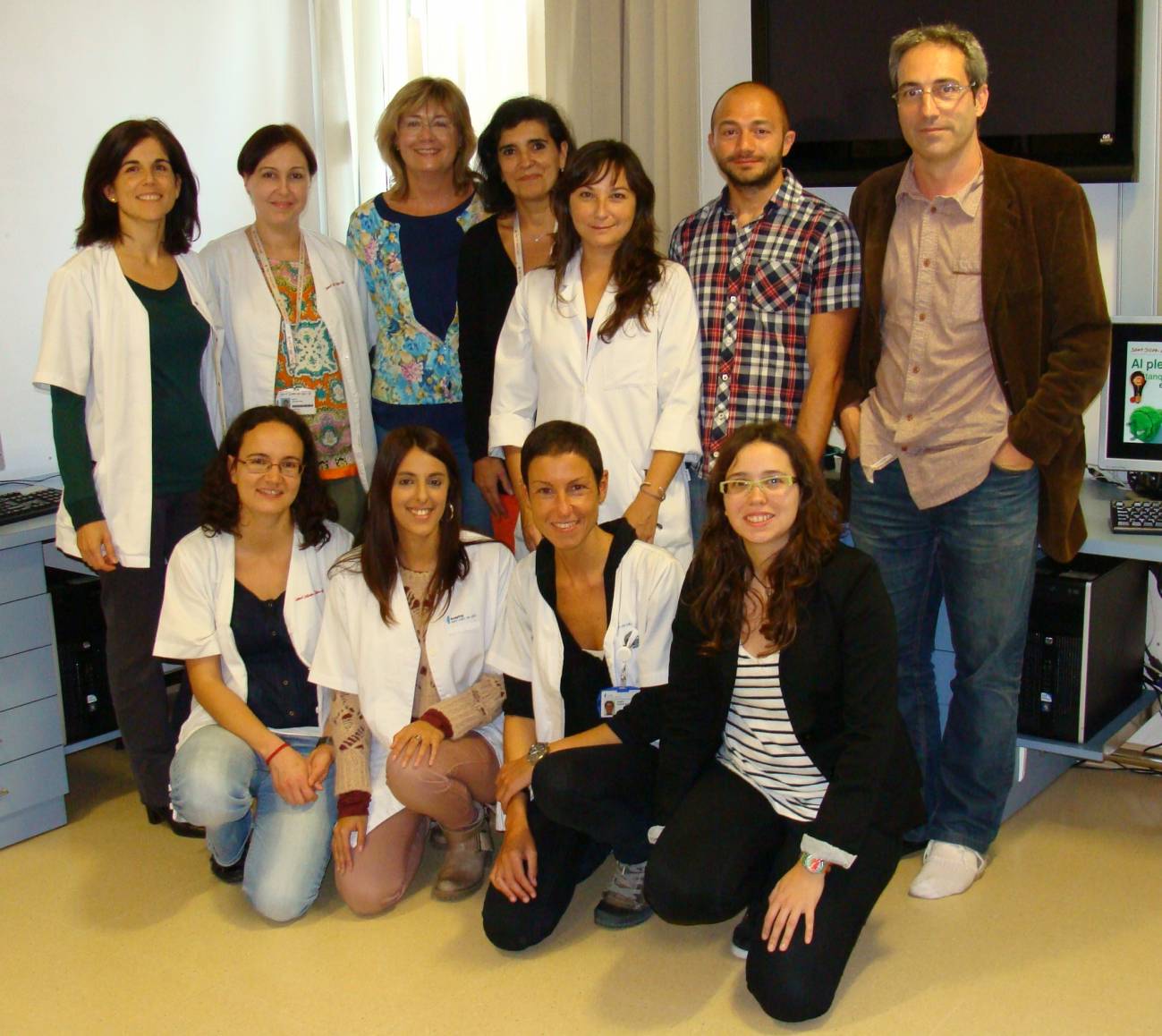 Una imagen del equip científico en el que participan los investigadores Bru Cormand, Claudio Toma, Amaia Hervás, Conchita Arenas y Alba Tristán, entre otros expertos.