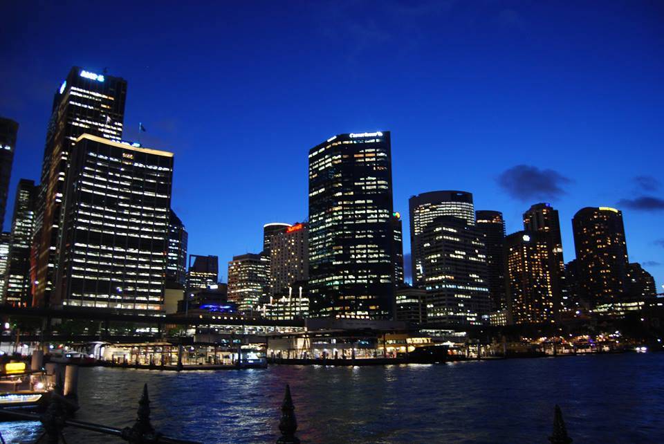 Centro de la ciudad de Sidney, un ejemplo de polución lumínica sobre ecosistemas costeros / Fundación Descubre