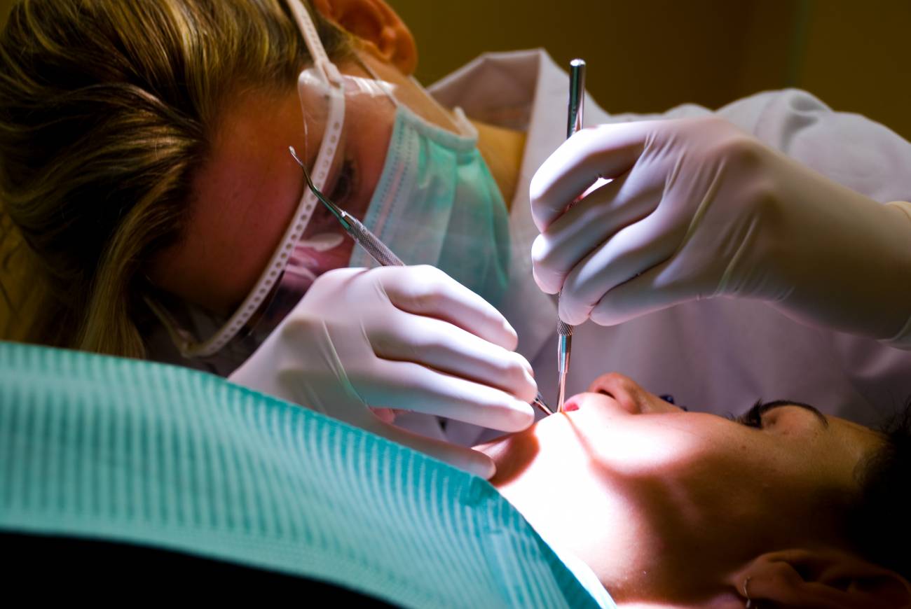 Una paciente en el dentista (FOTO: WIKIMEDIA). 