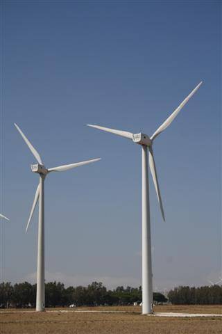 Molino de viento para producir energía. Fuente: INTEF