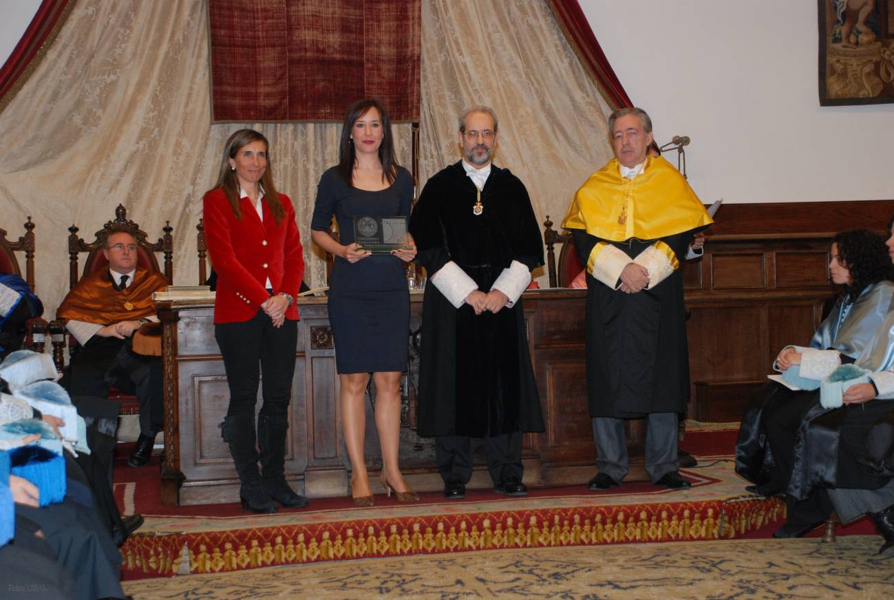 Premio entregado en un acto de la Universidad de Salamanca.