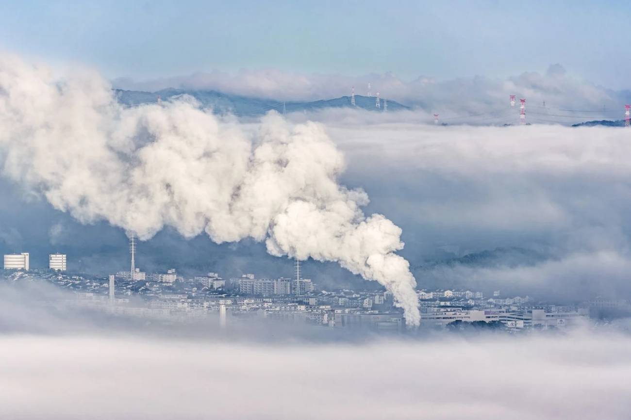 Imagen de ciudad con contaminación del aire.