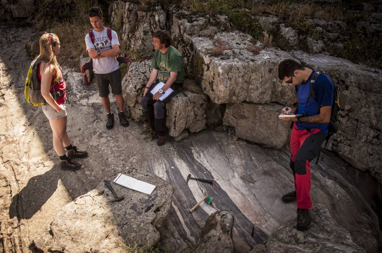 Muestras geológicas de Salamanca, Zamora, La Coruña y Portugal viajan decenas de miles de kilómetros por el mundo para averiguar la edad de las fracturas del terreno