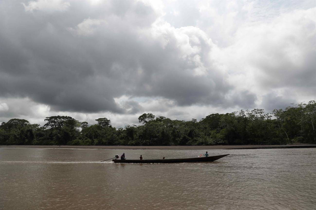Pescadores en la Amazonia peruana