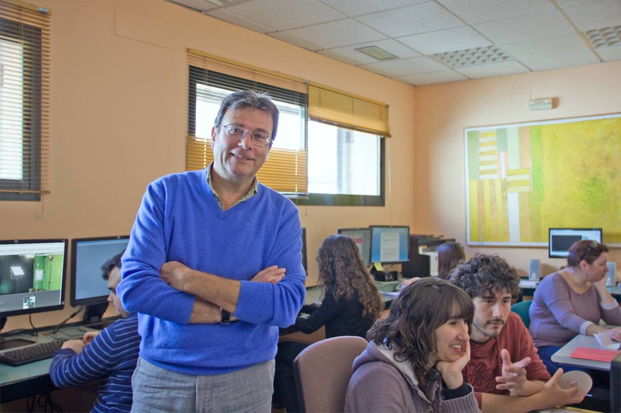 Julio Cabero, investigador principal del proyecto, en las instalaciones del Secretariado de Recursos Audiovisuales y Nuevas Tecnologías de la US