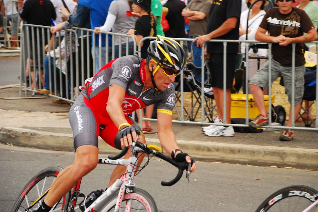 Lance Amstrong quien superó un cáncer de testículos. y ganó siete veces el Tour de Francia. Imagen: poweriPics