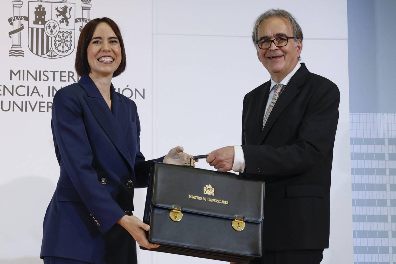 La nueva ministra de Ciencia, Innovación y Universidades, Diana Morant recibe la cartera de Universidades de manos de su antecesor en el cargo, Joan Subirats