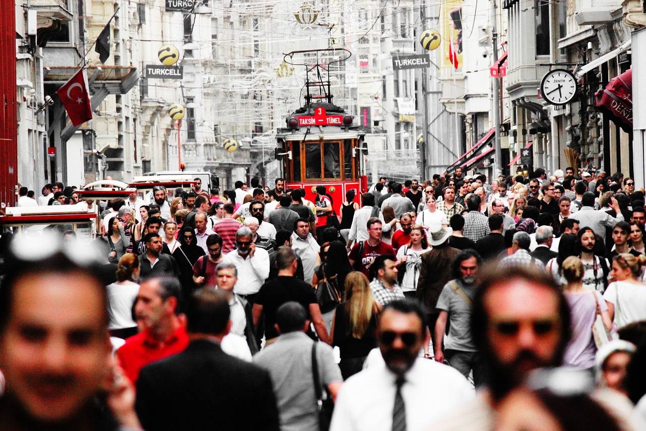Calle de Estambul con peatones