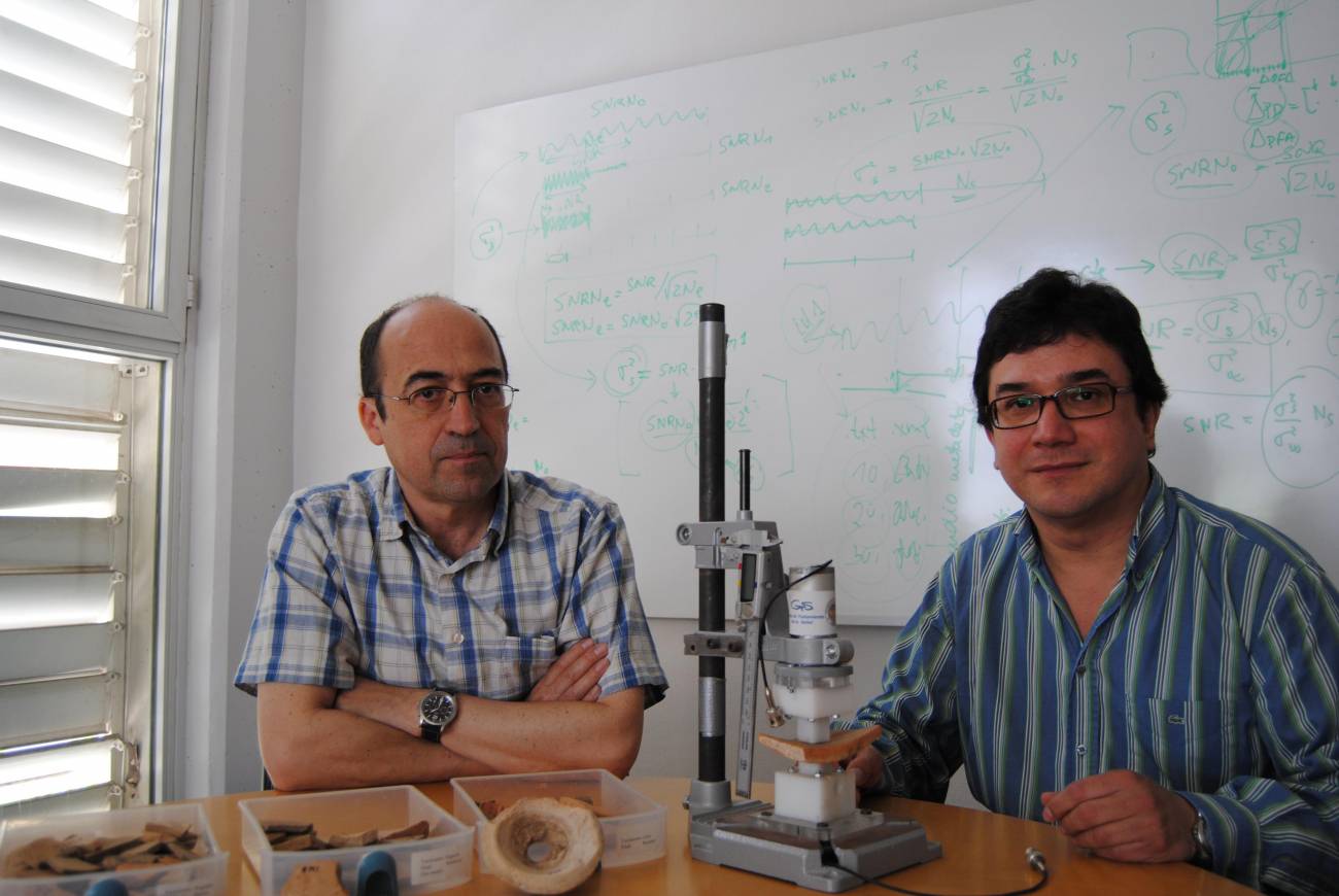 Los investigadores del ITEAM, Luis Vergara y Addisson Salazar