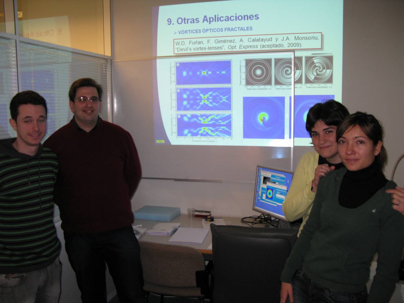Investigadores de la UPV y la UV que trabajan en el desarrollo de las nanopinzas ópticas