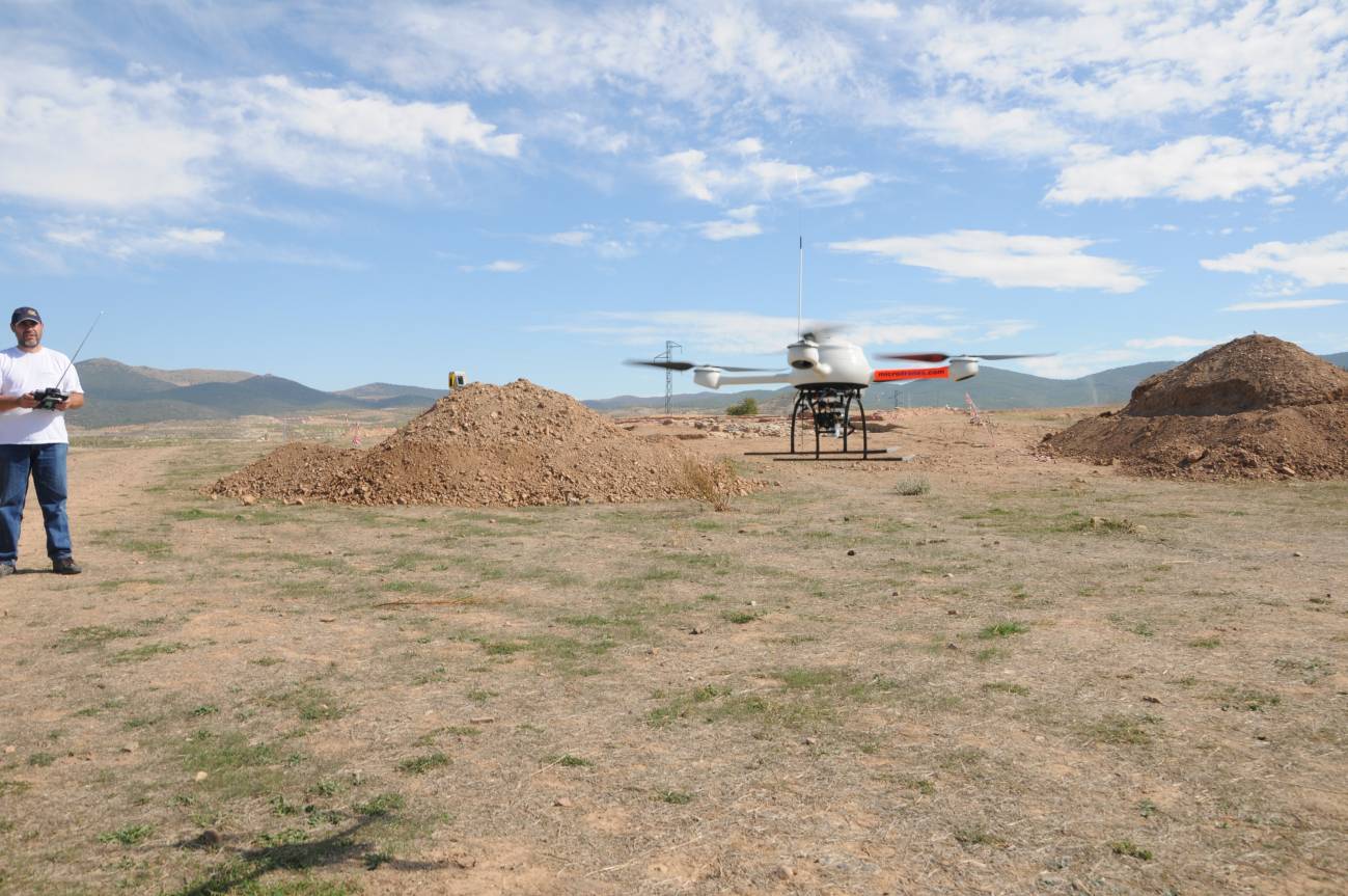 Investigadores de Ávila prueban los nuevos sistemas para tomar fotografías aéreas e integrarlos en herramientas SIG.
