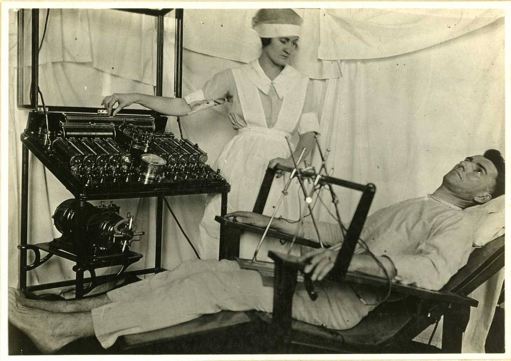Dispositivo eléctrico para tratar a pacientes psico-neuróticos durante la Primera Guerra Mundial. 