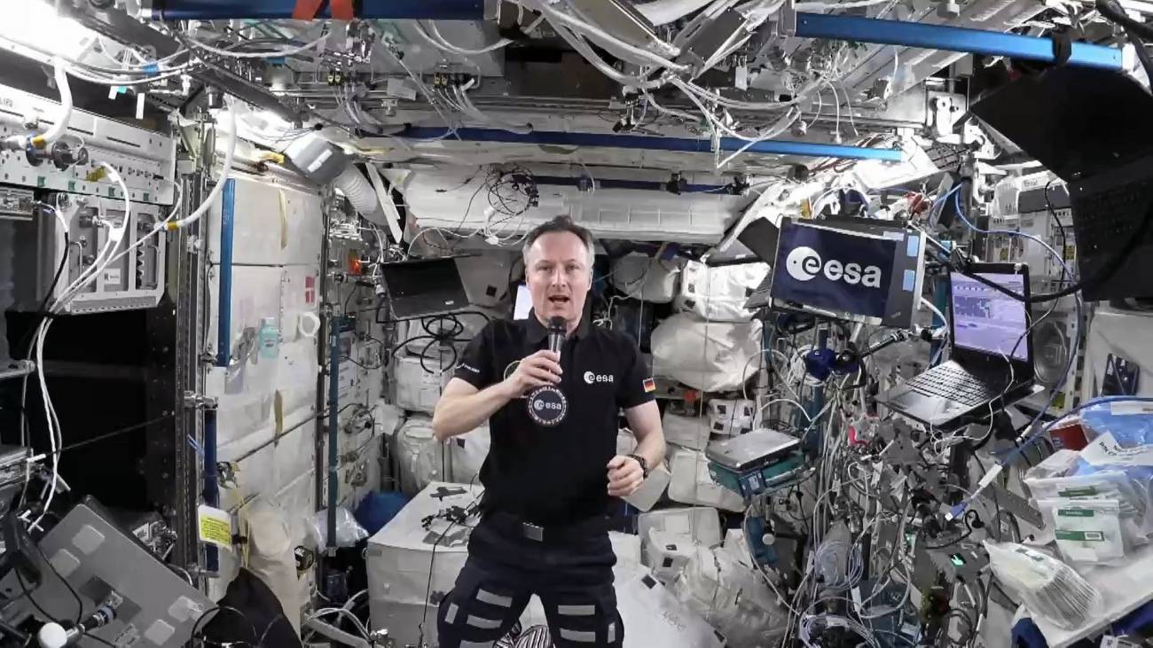 El astronauna Matthias Maurer hablando desde el espacio