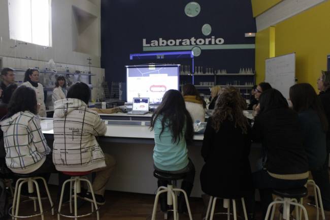 Talleres sobre biotecnología en el laboratorio del Museo de la Ciencia