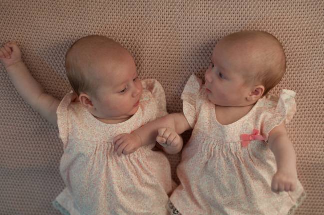 dos hermanas gemelas