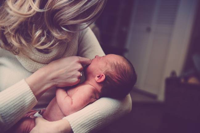 El apego ayuda a los recién nacidos a sentirse seguros