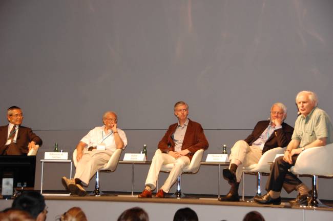 Negishi, Fischer, Smith (moderador del debate), Steitz y Kroto.