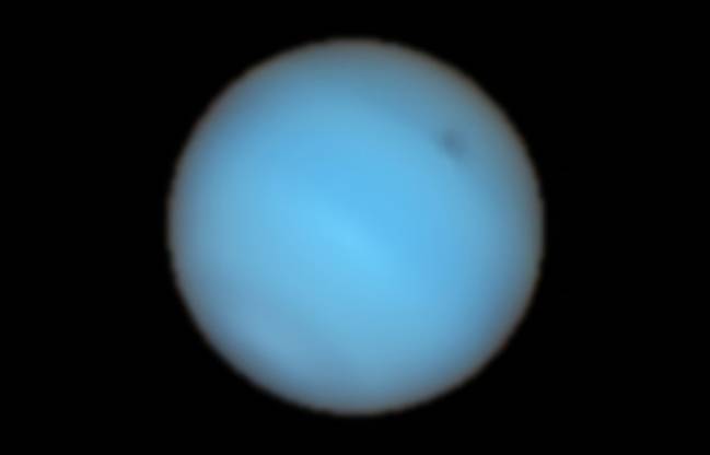 Vista de Neptuno tomada por el instrumento MUSE en la que se aprecia la mancha oscura