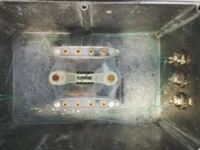 Montaje del chip de silicio empleado dentro de la caja que será introducida en el incubador