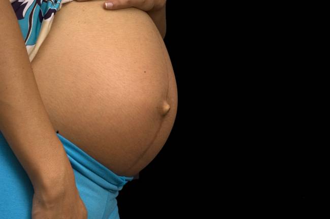 Los autores recomiendan la necesidad de intervenir y fomentar unos estilos de vida saludables en el embarazo. / Guillermo Ossa