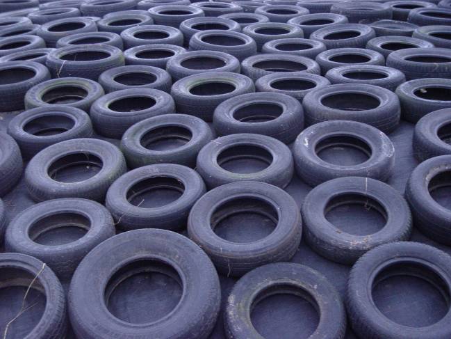 El métido consiste en someter a los neumáticos a un proceso térmico para convertirlos en combustibles y gases. / Lieven Volckaert