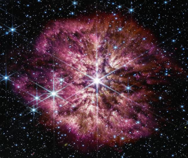 Imagen de la estrella WR 124 a través del telescopio James Webb