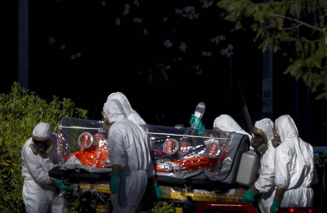 Llegada a España del religioso Miguel Pajares, el primer español contagiado de ébola. / Efe