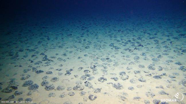 Nódulos metálicos en el fondo marino