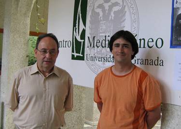 Los investigadores A. Prieto y M. A. López. Foto: UGR.