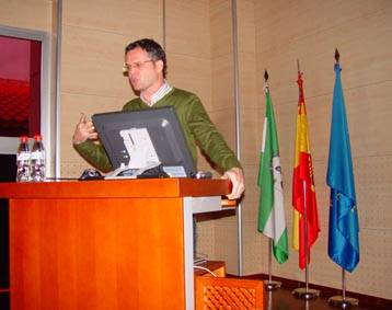 Sergio Calsamiglia durante su intervención en la EEZ-CSIC