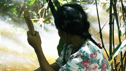 Mujer de una sociedad indígena participante en el estudio