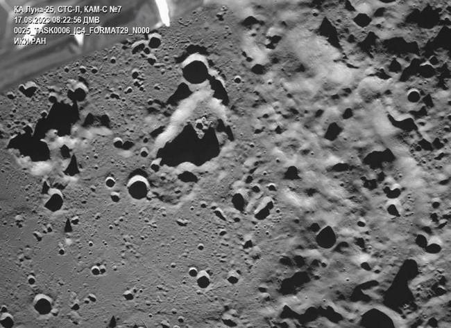 Fotografía de la superficie de la Luna enviada por la sonda rusa Luna-25