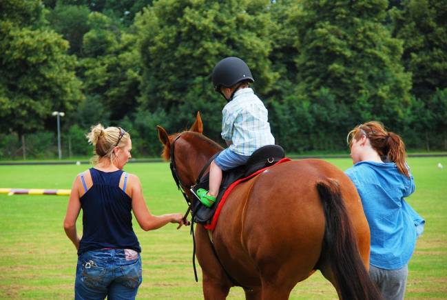 Montar a caballo es una terapia complementaria para algunos problemas de salud. / Nanteater.