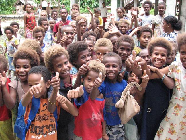 Grupo de niños melanesios. / Wikipedia
