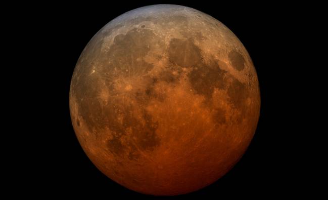 Superluna roja por un eclipse lunar
