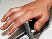 Un sensor permite la identificación de las venas de la mano.