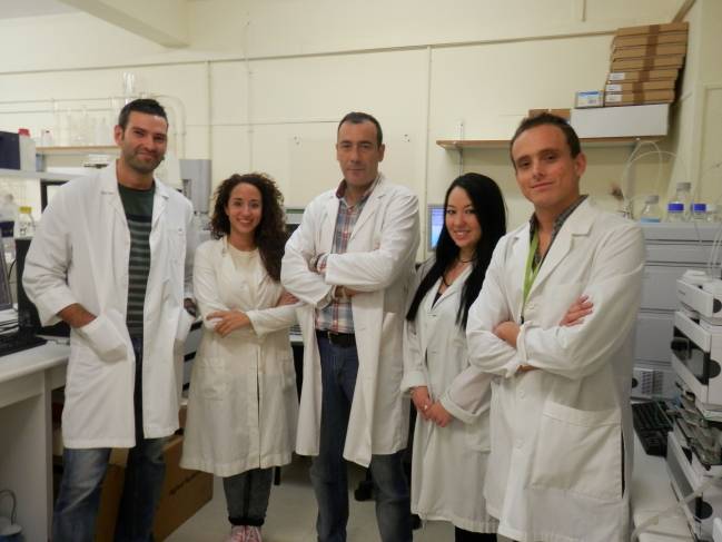 Parte del equipo investigador que ha participado en este trabajo. De izquierda a derecha: Francisco Artacho, Rocío Pérez, José Manuel Molina, Luz Iribarne y Juan Pedro Arrebola.