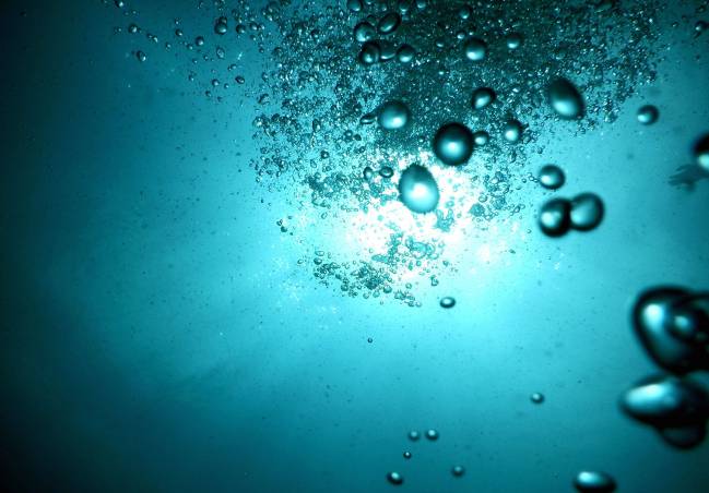 Burbujas bajo el agua