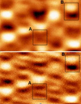 Imágenes de microscopía de fuerzas magnéticas de la misma zona de un disco duro donde se observan cinco pistas que han sido obtenidas con el modo convencional (imagen superior) y con el nuevo modo torsional (imagen inferior. / CSIC