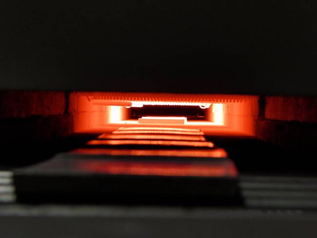 Tratamiento de muestras cerámicas en el horno laser de laboratorio del ICMA