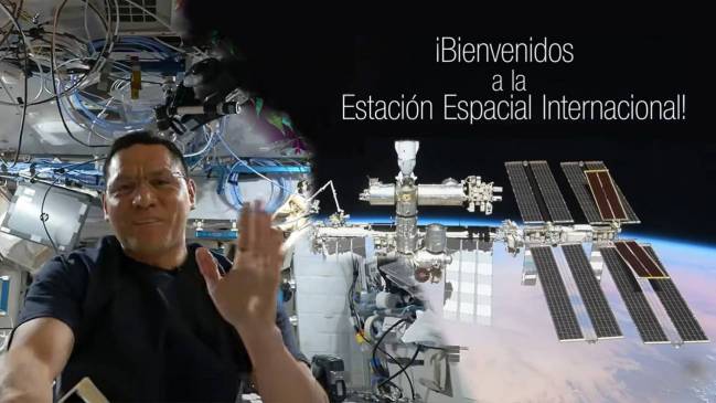 El astronauta de la NASA Frank Rubio muestra la estación espacial internacional