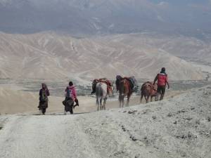 Comerciantes y viajeros, actualmente, en el Alto Mustang (Nepal)
