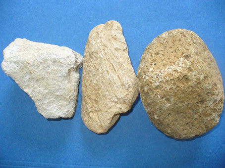 Piedra pómez de piedra de composición básica en blanco