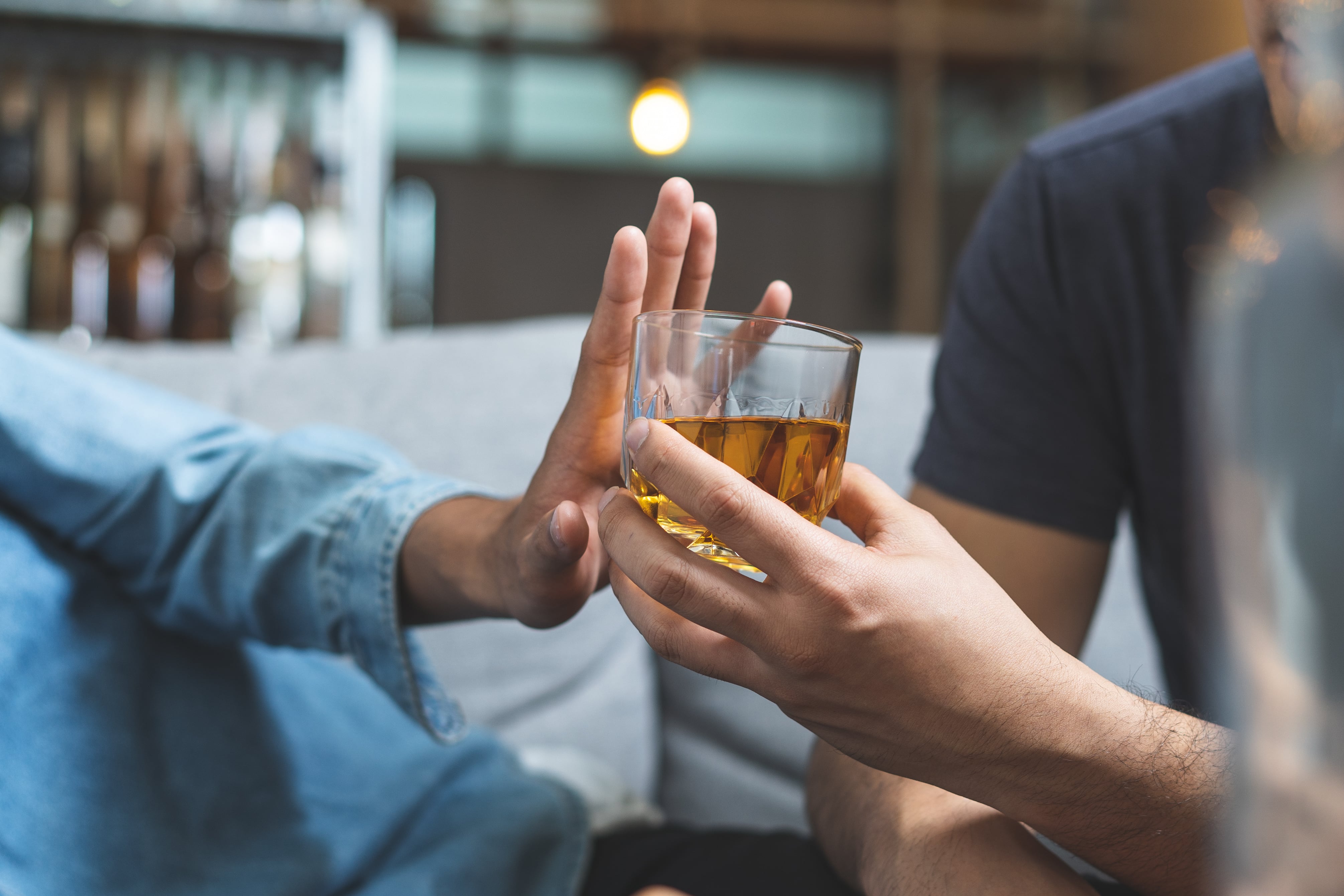 Es saludable beber alcohol o lo mejor es ni probarlo?